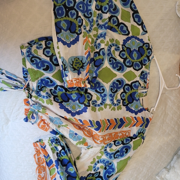 Colorful Women's Patterned Blouse - Picture 6 of 10